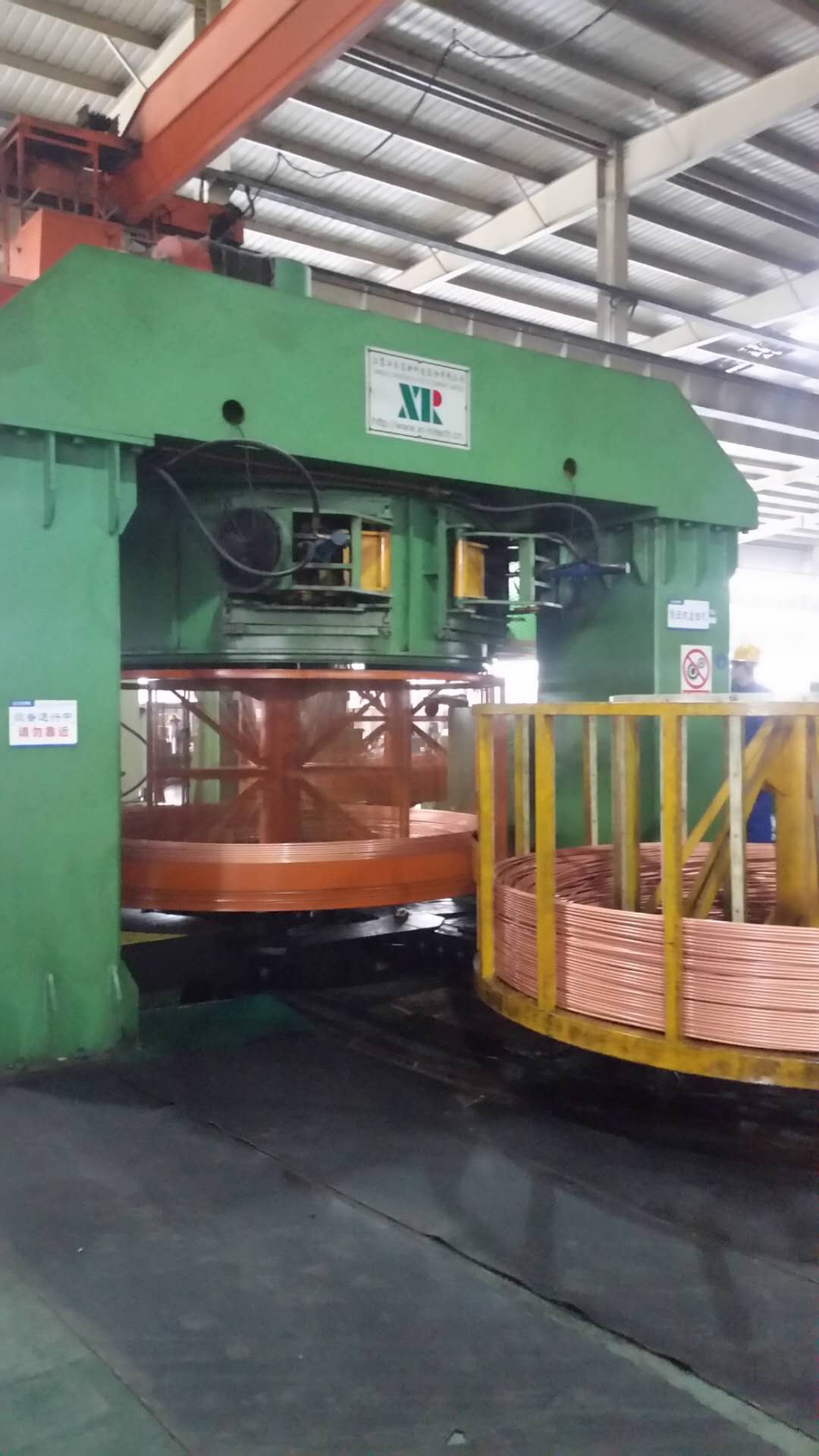 銅管生(shēng)産現(xiàn)場(chǎng)-倒立式盤拉機(jī)